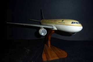   AIRCRAFT Saudi Arabian Boeing 767 SCALE 1/100 Plastic STAND W414 JJ