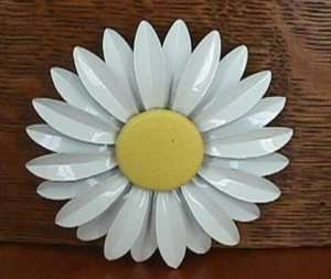 Vintage Retro Lg White Yellow Daisy Enamel Flower PIN  