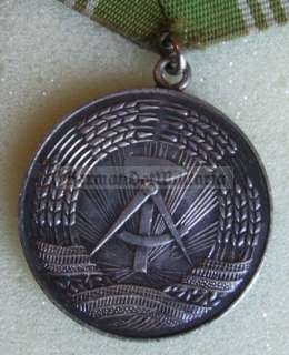 lc327) c1961 East German VP Volkspolizei Police award medal 