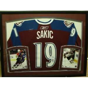  Joe Sakic Framed Jersey   NHL Jerseys: Sports & Outdoors