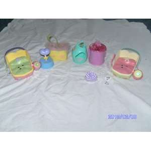  Littlest Pet Shop Assorted Accessories: 2 Beds and 2 