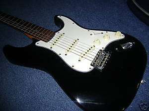 Squier By Fender Stratocaster Made in Korea Black  