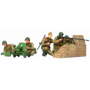  Tamiya 1/35 WWII Russian Anti Tank Team Toys & Games