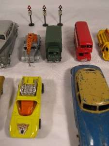 COLLECTION OF VINTAGE LESNEY MATCHBOX DINKY TOY CARS AND ROAD SIGNS 