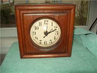 Collectible Older Wooden Wall or Shelf Clock RUNS Works  