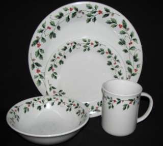Oneida China TRADITIONAL HOLLY Christmas Red Berries 4 Piece Place 