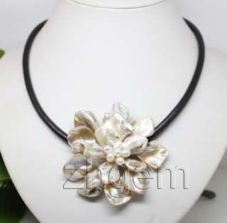 MOP shell+ pearl flower pendant necklace 18long  