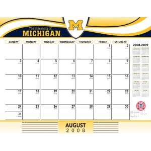   17 Academic Desk Calendar (Aug 2008   July 2009).: Sports & Outdoors