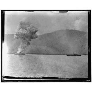 Explosion of the Vizcaya,Battle of Santiago,July 3,1898 