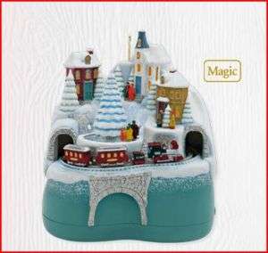 2010 Hallmark MAGIC Ornament HOME FOR THE HOLIDAYS Musical Motion 