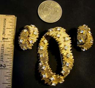 this item is a ciro marked gold tone retro 1970 s brooch pin and 