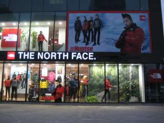 You are bidding on a GENUINE THE NORTH FACE MEN`S HyVent Hooded JACKET 
